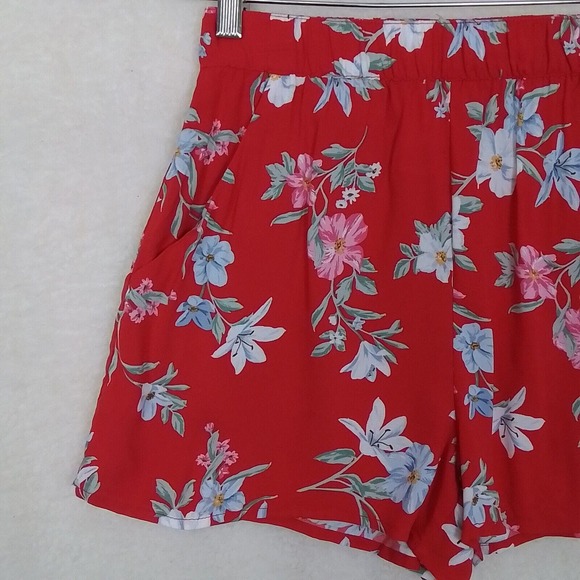 H&M Womens Shorts 0 Red White Floral High Rise Pull On Shorts Pockets Relaxed - Picture 3 of 9